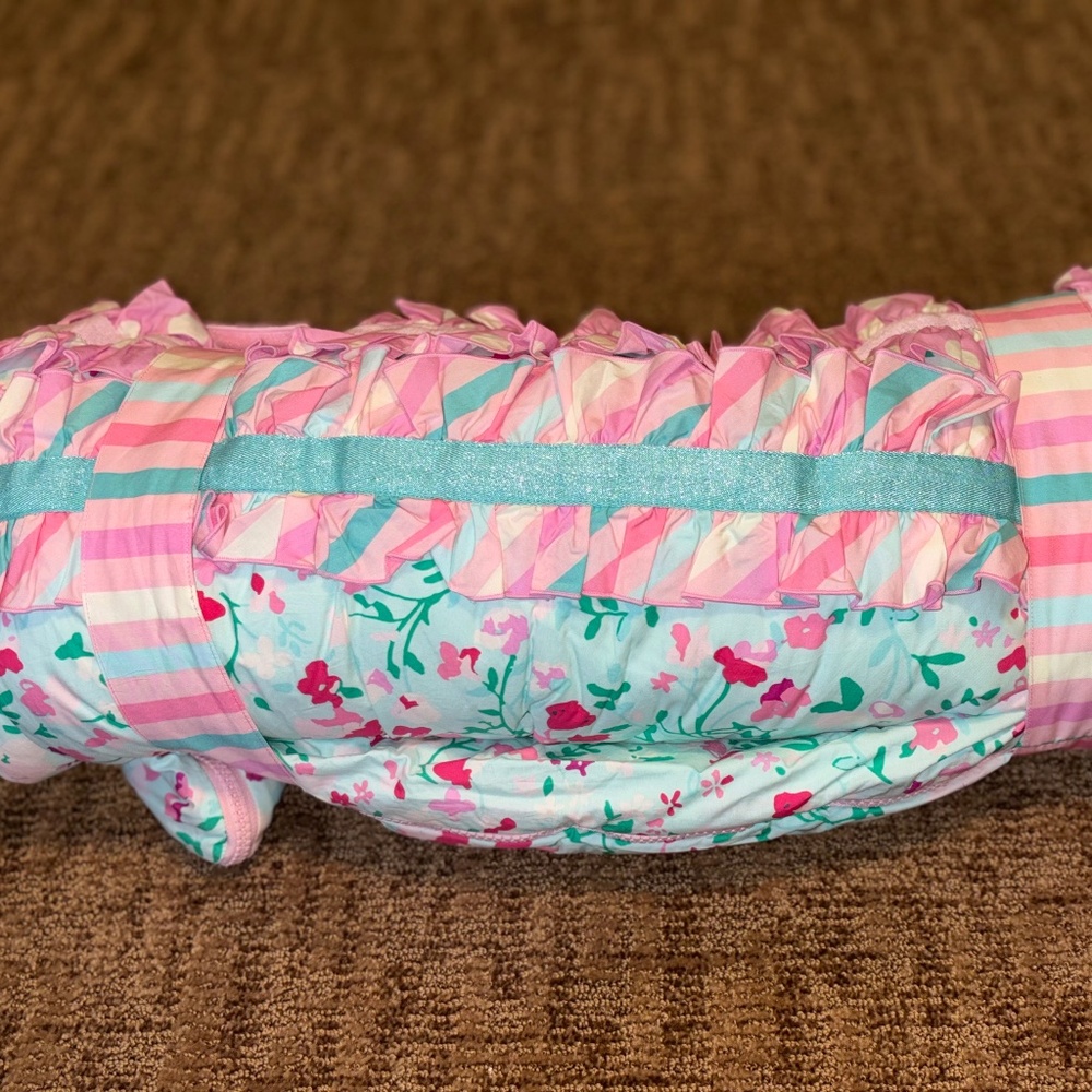 Lazy daisy sleeping bag with storage bag